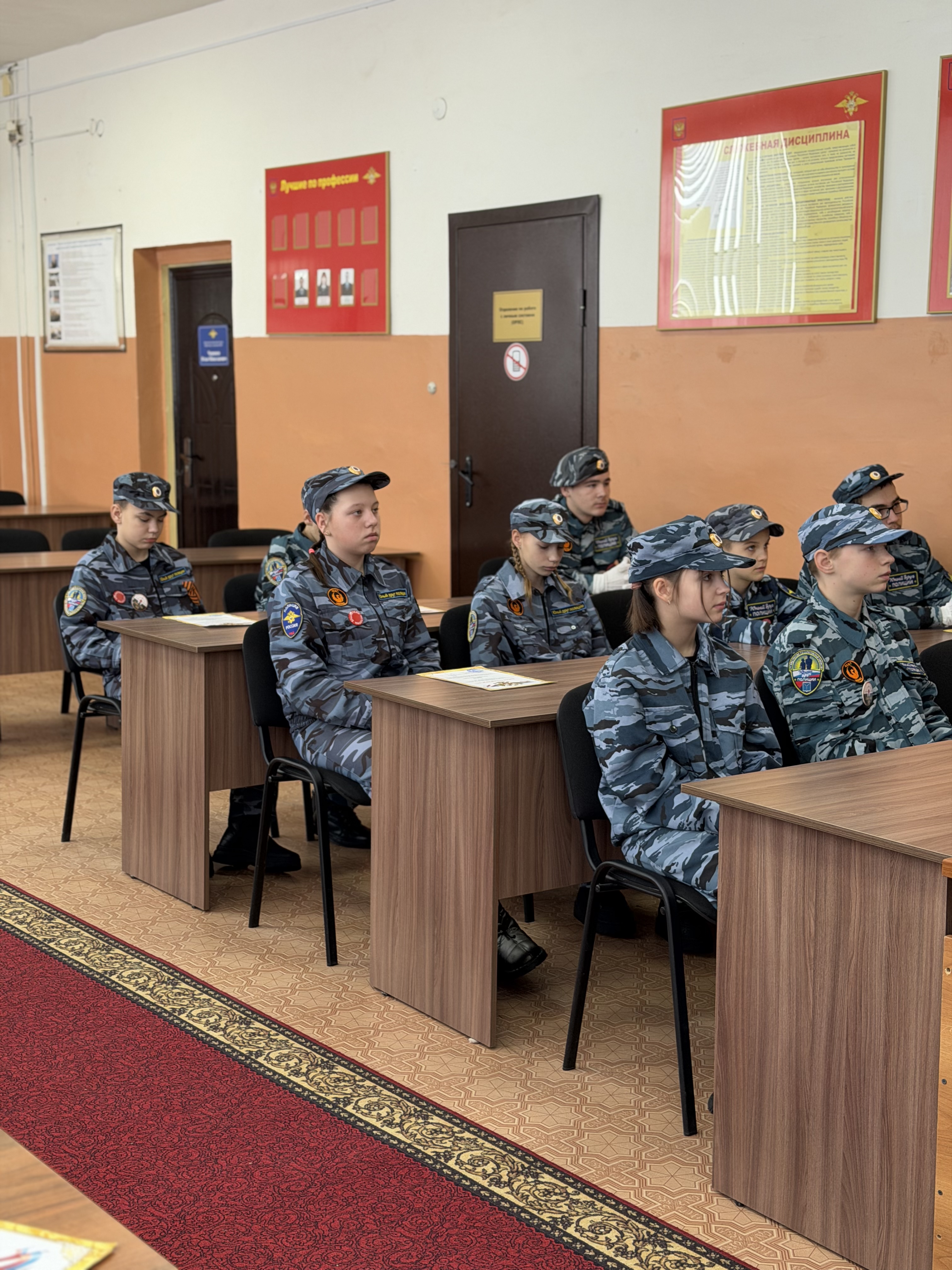 В Базарно-Карабулакском районе полицейские провели акцию «Студенческий десант»