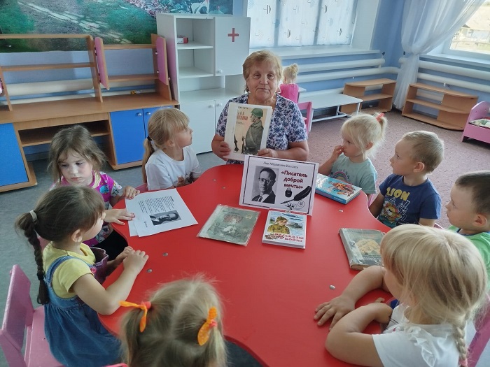 "Лев Кассиль, его книги и герои"                                                                                         Литературная беседа