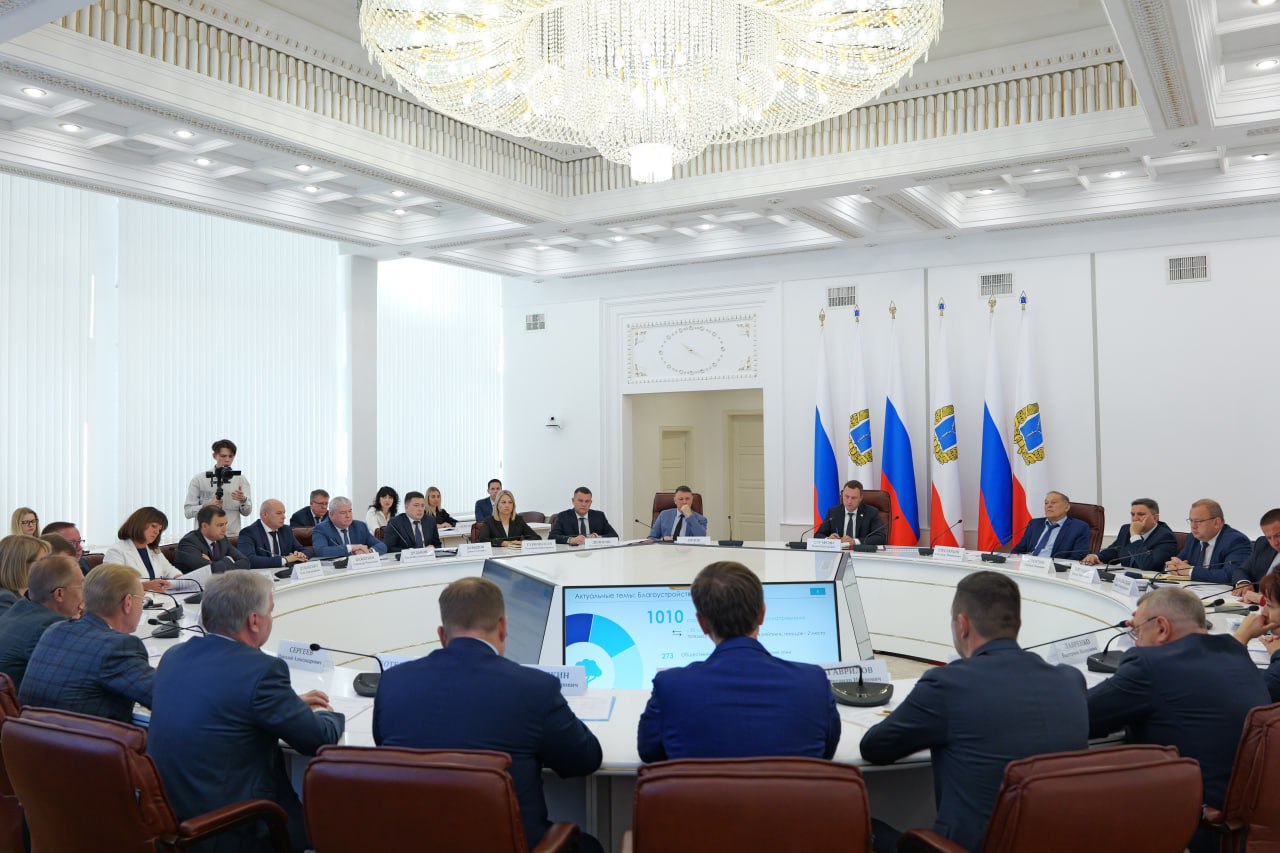 Губернатор Роман Бусаргин провел постоянно действующее совещание с участием зампредов и министров Правительства области, а также глав районов