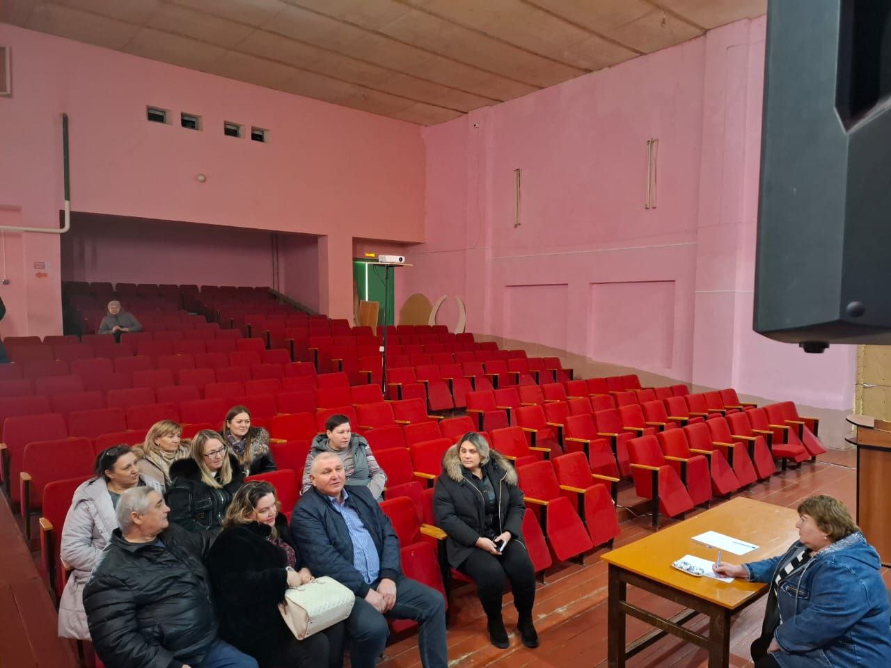 В администрации с. Максимовка состоялось  постоянно-действующее совещание на котором были рассмотрены вопросы прохождения флюорографического исследования
