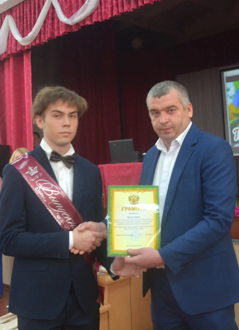 Первый заместитель главы района Алексей Ганин посетил праздник Последнего звонка в с. Хватовка