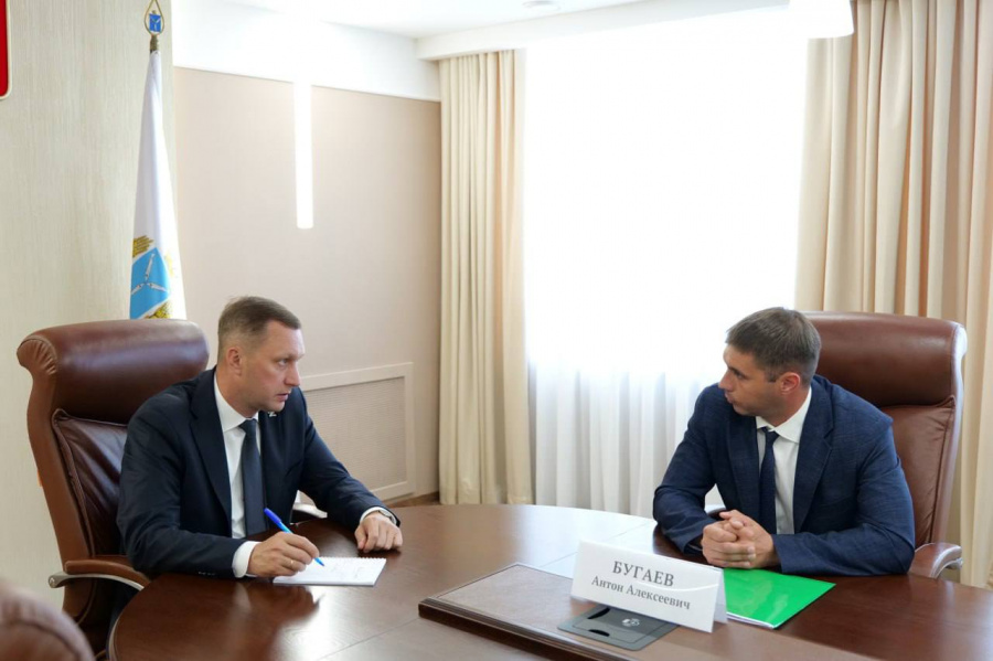 Губернатор Роман Бусаргин провел встречу с главой Ровенского района Антоном Бугаевым