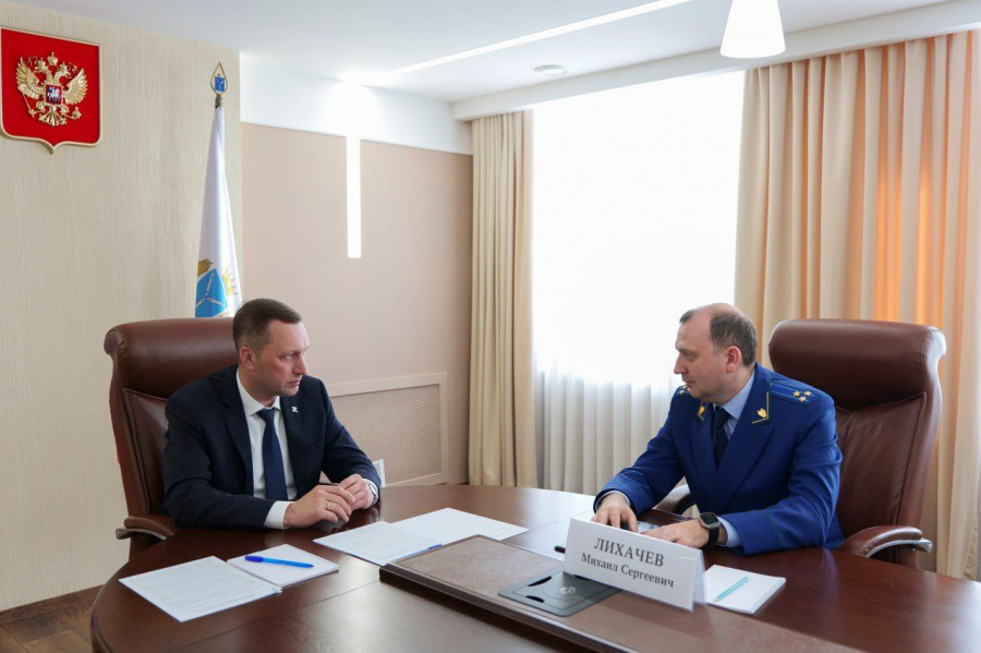 Губернатор Роман Бусаргин провел рабочую встречу с новым руководителем Саратовской межрайонной природоохранной прокуратуры Михаилом Лихачевым