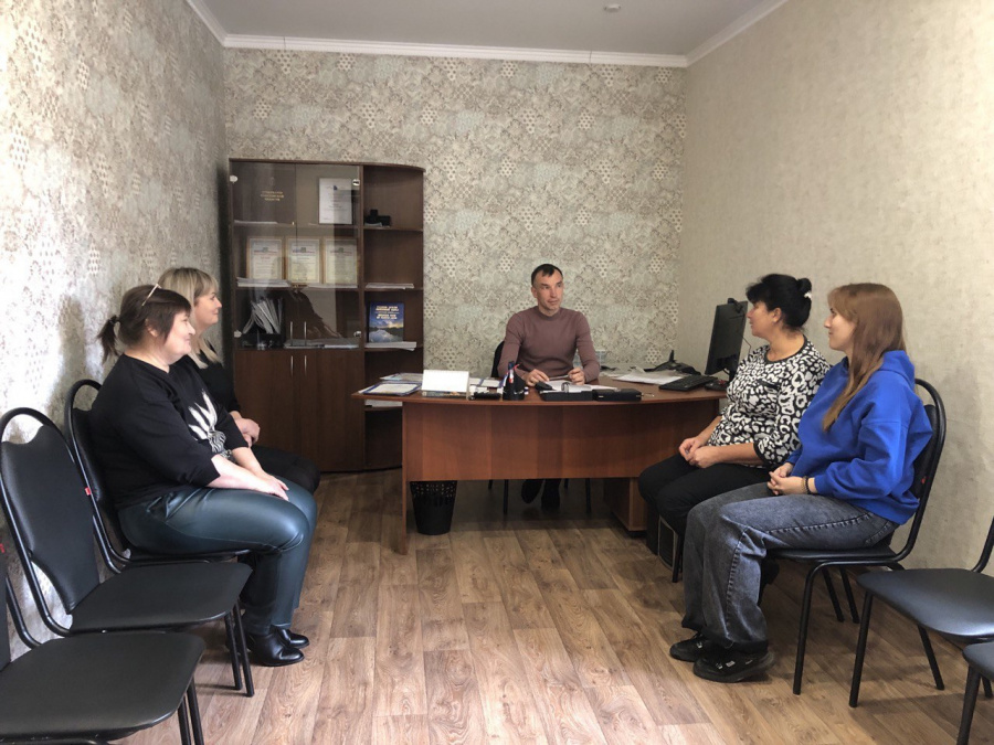 Глава администрации Яковлевского муниципального образования Ринат Тугушев провёл очередное заседание постоянно действующего совещания