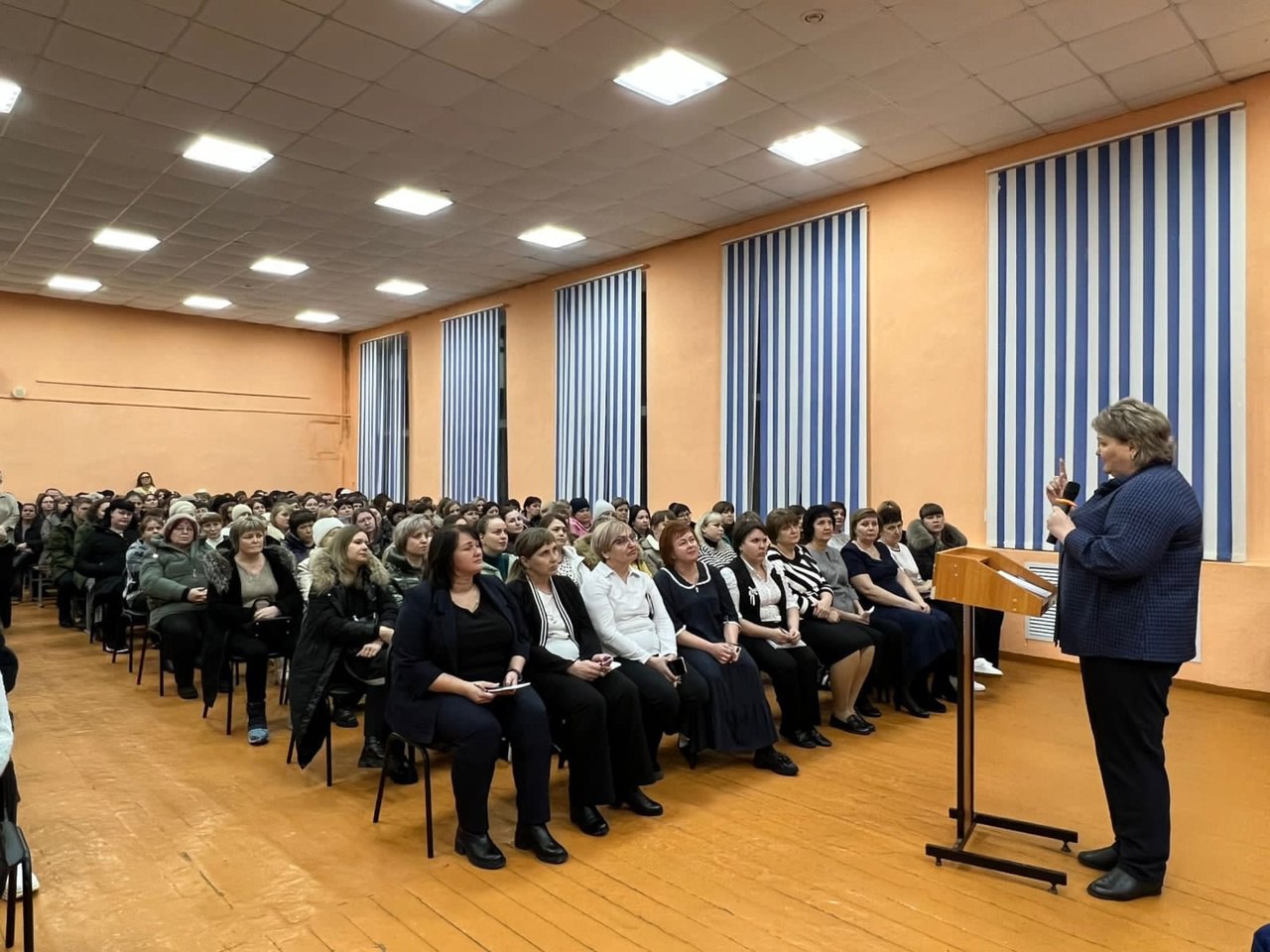 Глава района Н.В. Трошина приняла участие в общешкольном родительском собрании на тему "Задачи и перспективы развития образовательного учреждения"