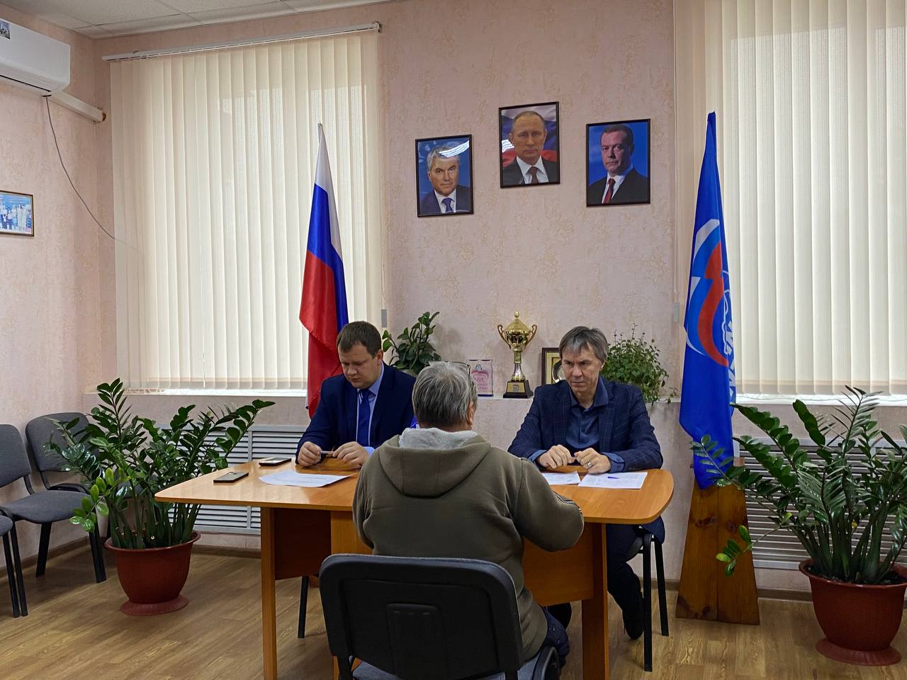 Глава района Артём Курочкин сегодня принял участие в приёме граждан, который провёл депутат Саратовской областной думы Вадим Рогожин
