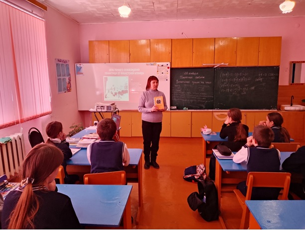 «А жить нам было суждено»                                                                                           Урок мужества