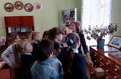 Какие тайны хранят каталоги?	                                                                            Библиотечный урок-игра