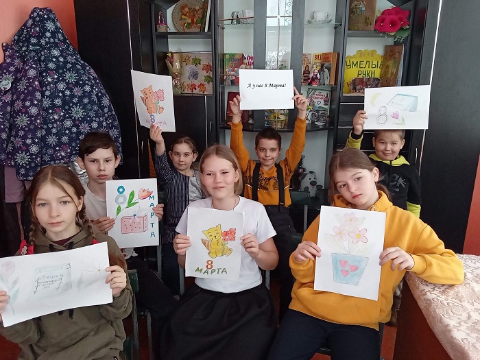 «А у нас 8 марта» Выставка детских рисунков «А у нас 8 марта» Выставка детских рисунков