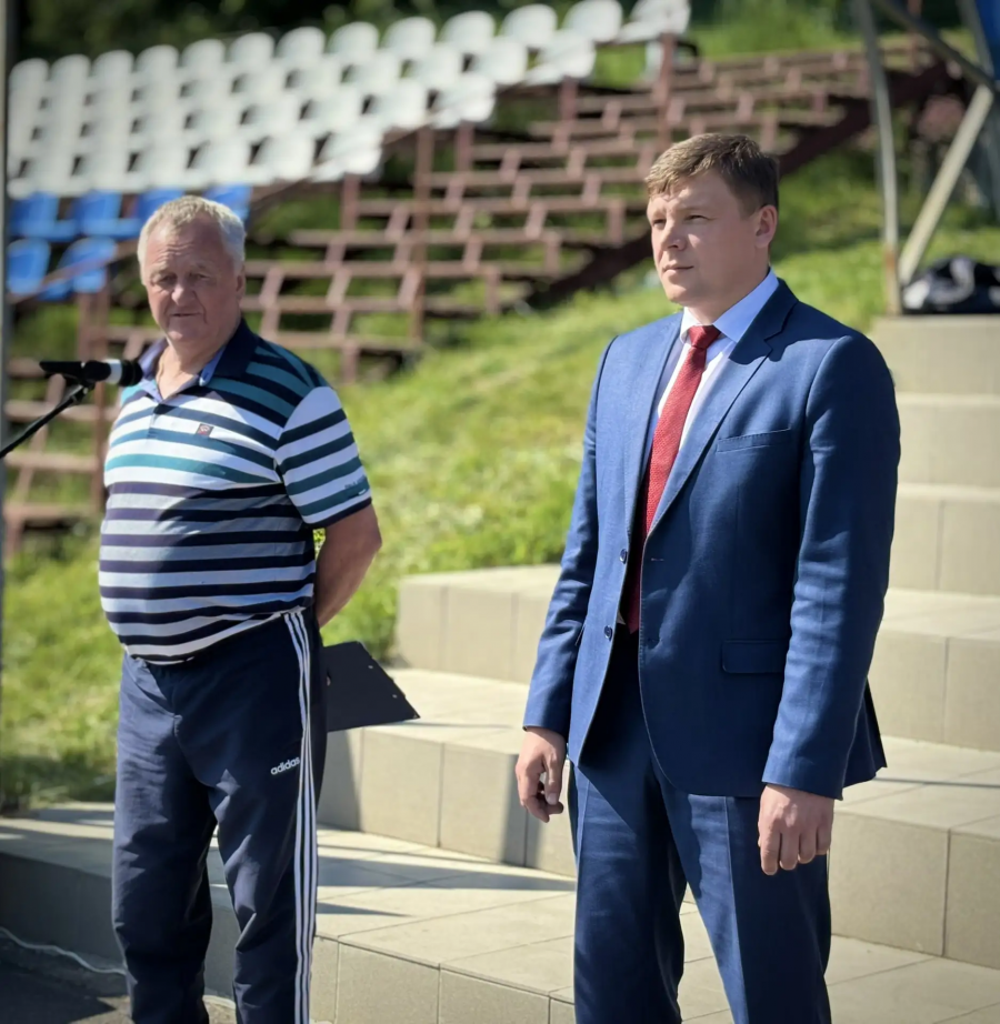 Глава района Андрей Кушнарёв поприветствовал участников зонального этапа соревнований «Кожаный мяч — Лига юных футболистов» Глава района Андрей Кушнарёв поприветствовал участников зонального этапа соревнований «Кожаный мяч — Лига юных футболистов»