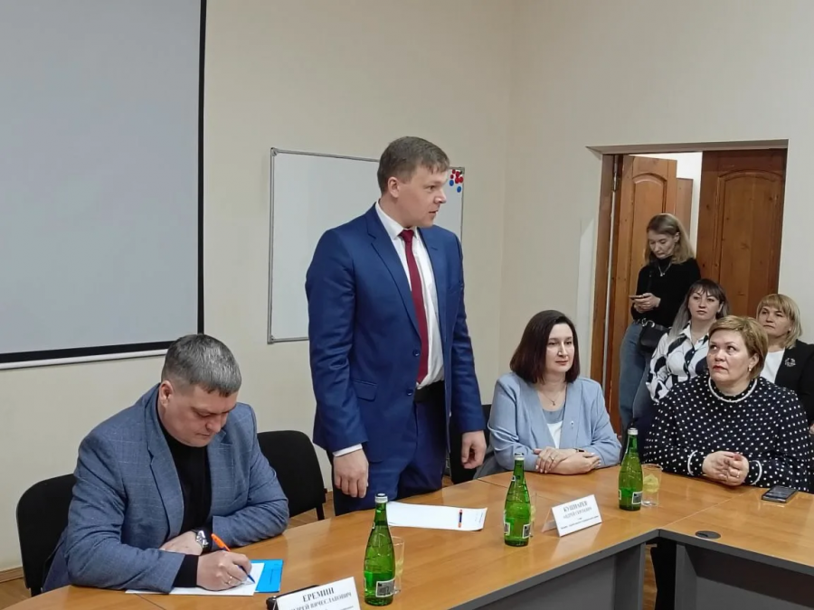 Глава района принял участие в профориентационном мероприятии