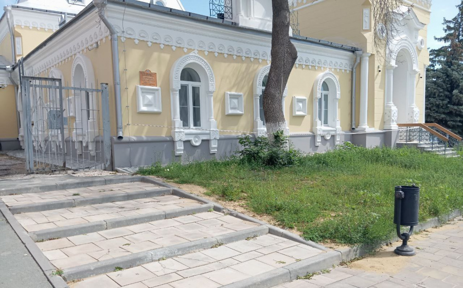Началось благоустройство территории детской школы искусств в Вольске Началось благоустройство территории детской школы искусств в Вольске