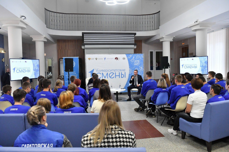 Роман Бусаргин пригласил школьников из Донбасса на обучение в Саратов