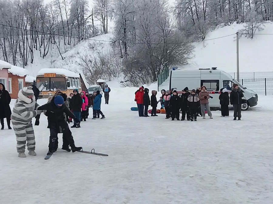 14 февраля на стадионе «Колос» для самых юных болельщиков лыжной гонки специалисты РДК и СДК района организовали «Весёлые старты» 14 февраля на стадионе «Колос» для самых юных болельщиков лыжной гонки специалисты РДК и СДК района организовали «Весёлые старты»