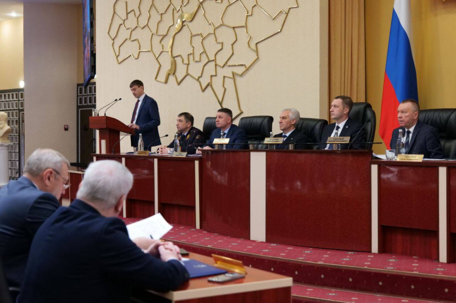 В ходе заседания Правительства губернатор Роман Бусаргин поднял тему подготовки к весенним полевым работам