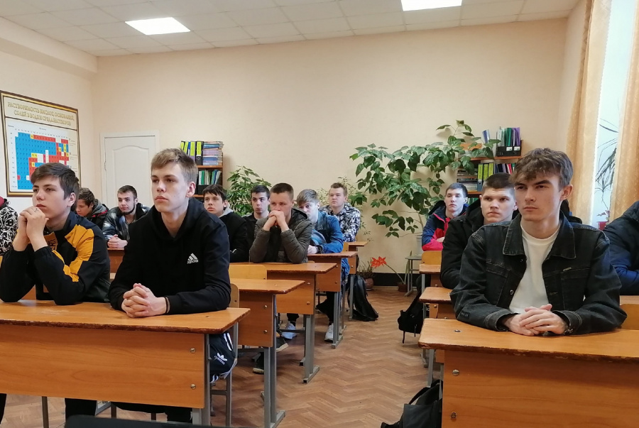 В рамках операции «Дети России - 2023» полицейские МО МВД России «Базарно-Карабулакский» провели профилактические беседы со студентами
