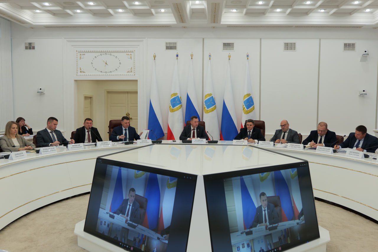 Губернатор Роман Бусаргин провел постоянно действующее совещание с участием зампредов и министров Правительства области, а также глав районов