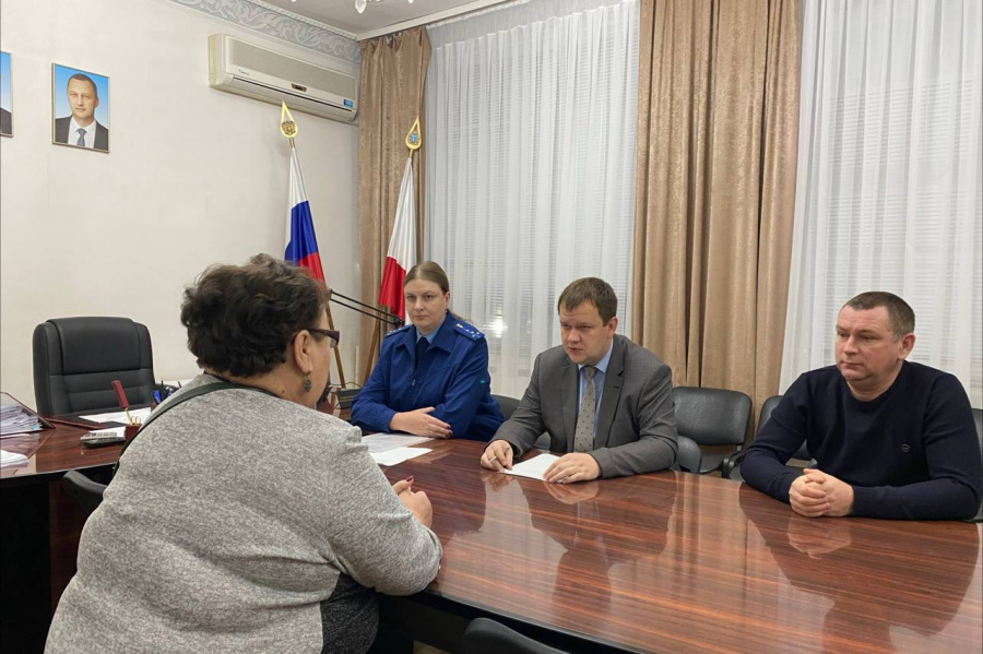 Сегодня, в первую субботу месяца, глава района Артём Курочкин традиционно провёл прием участников специальной военной операции, их родных и близких.