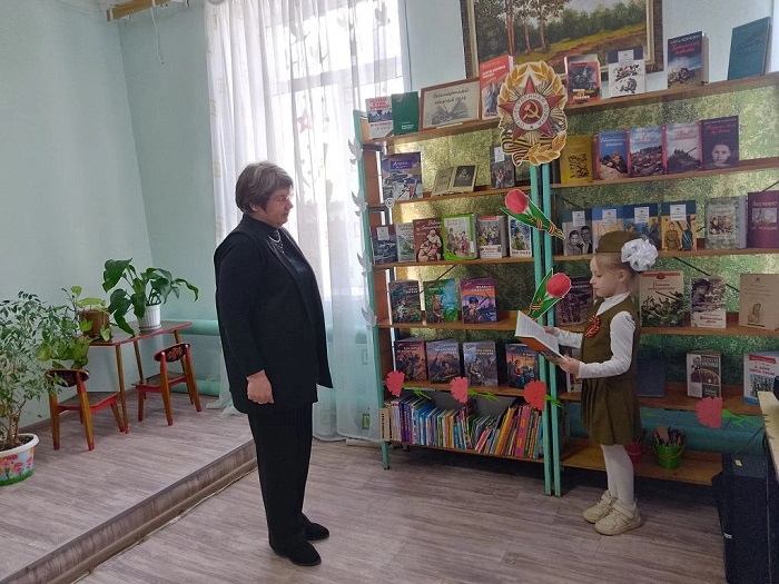 «Бессмертный книжный полк»                                                                                             Книжная выставка