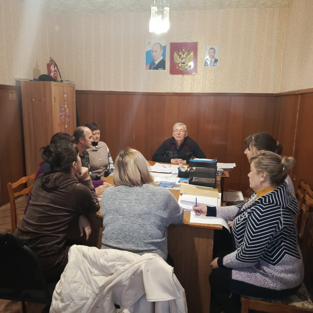 Сегодня глава администрации Шняевского муниципального образования Юрий Юртаев провёл очередное заседание постоянно действующего совещания: