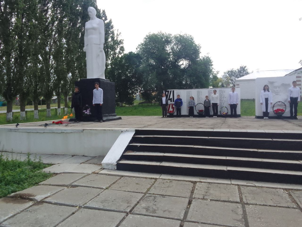 22 июня у мемориального комплекса "Скорбящая мать" в с. Старая Жуковка и памятника в с. Вязовка состоялись митинги, посвящённые Дню памяти и скорби