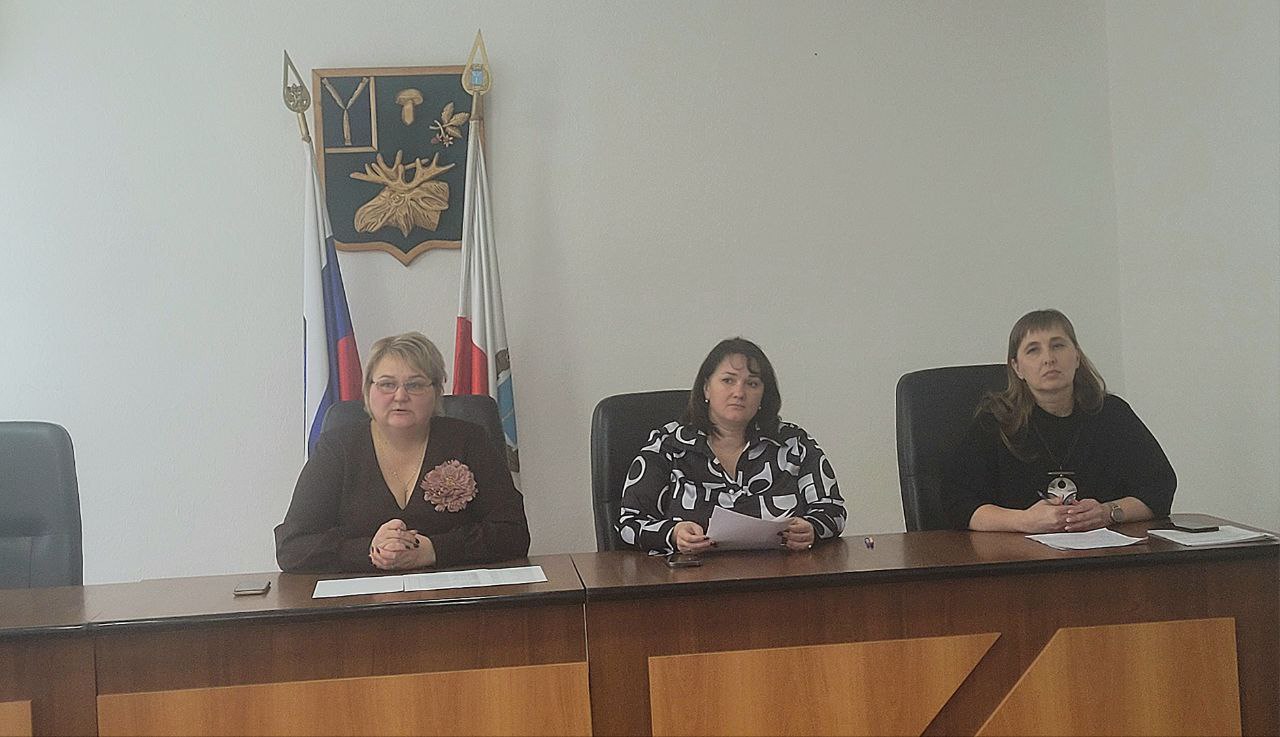 Глава района Наталья Трошина  приняла участие в совещании с руководителями образовательных учреждений