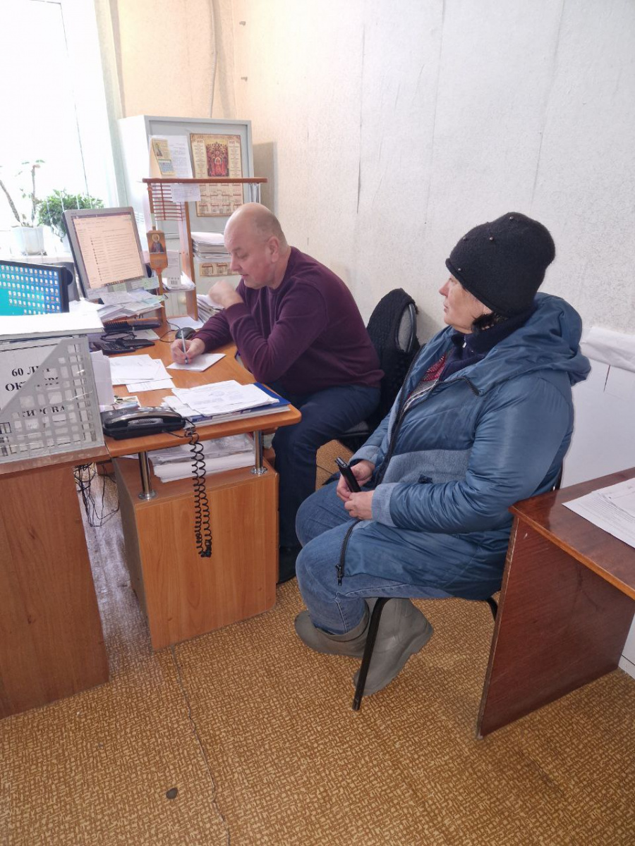 Приёмы граждан также провели все главы муниципальных образований. В Хватовке глава Свободинского МО Чебатуркин  А.А. выслушал и принял в работу обращения нескольких земляков