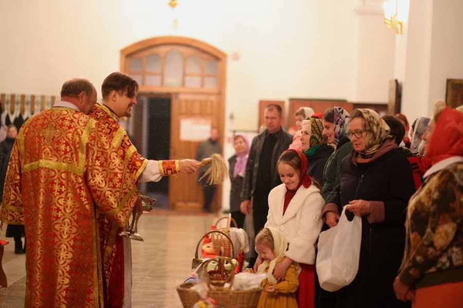 Глава Базарно-Карабулакского района Н. В. Трошина поздравила православных с праздником Святой Пасхи