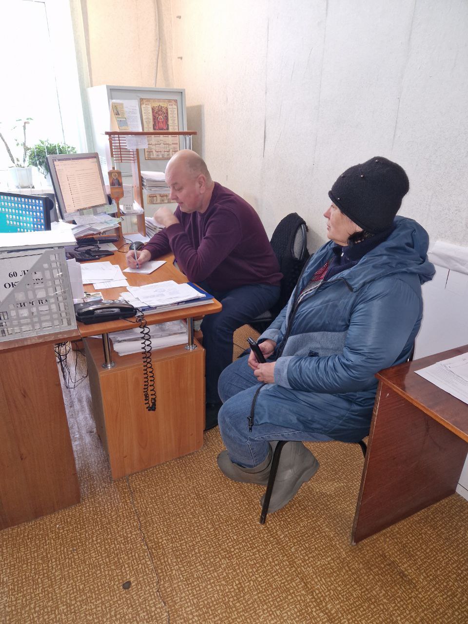 Приёмы граждан также провели все главы муниципальных образований. В Хватовке глава Свободинского МО Чебатуркин  А.А. выслушал и принял в работу обращения нескольких земляков