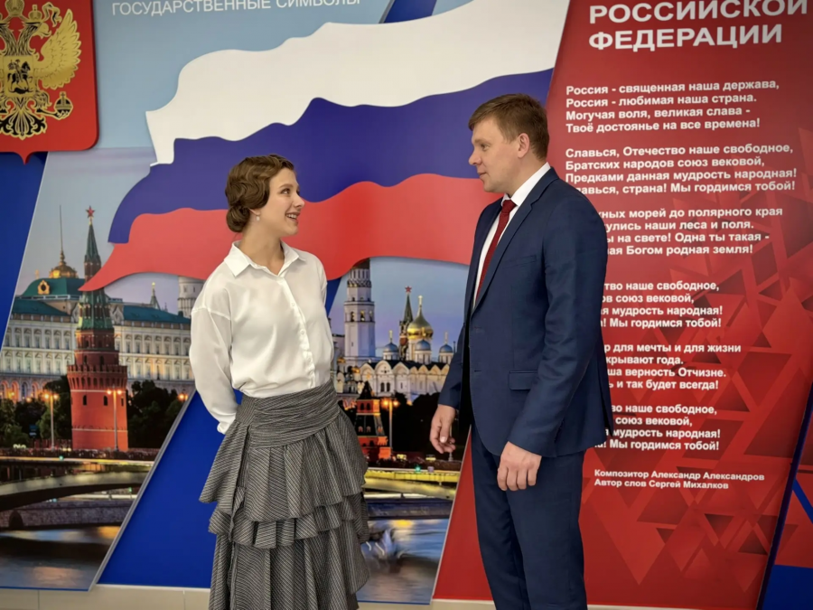 Глава района Андрей Кушнарёв принял участие в творческой встрече Елизаветы Арзамасовой с учениками школы № 2 Базарного Карабулака Глава района Андрей Кушнарёв принял участие в творческой встрече Елизаветы Арзамасовой с учениками школы № 2 Базарного Карабулака