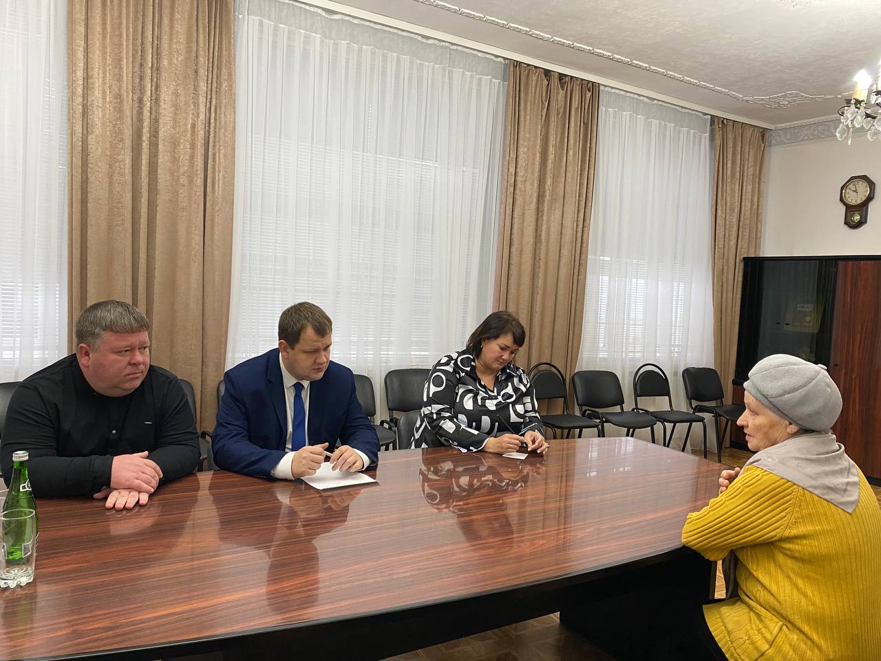 Глава Базарно-Карабулакского района Артём Курочкин присоединился к ежегодной декаде приёмов граждан, организованной партией «Единая Россия» 