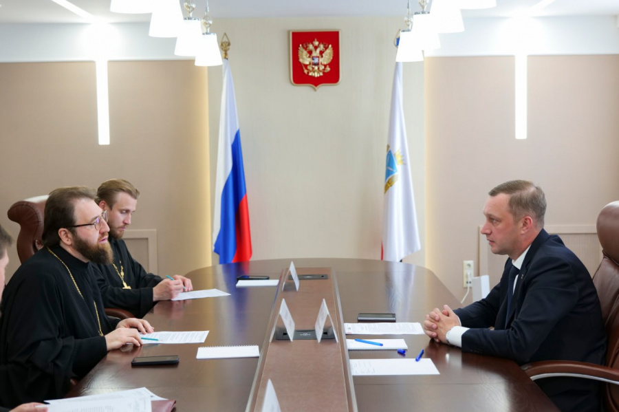 Глава региона Роман Бусаргин провёл встречу с митрополитом Саратовским и Вольским Игнатием