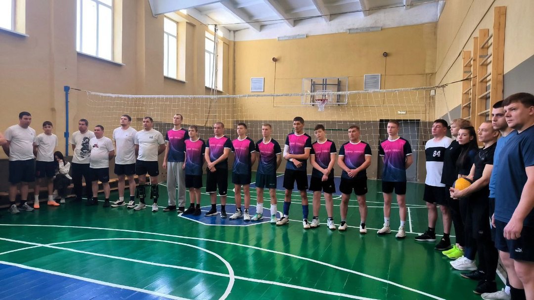 В День защитника Отечества в спортивном зале школы села Липовка состоялся второй открытый турнир по волейболу на призы ООО «Роща» (руководитель Р. Х. Тугушев)