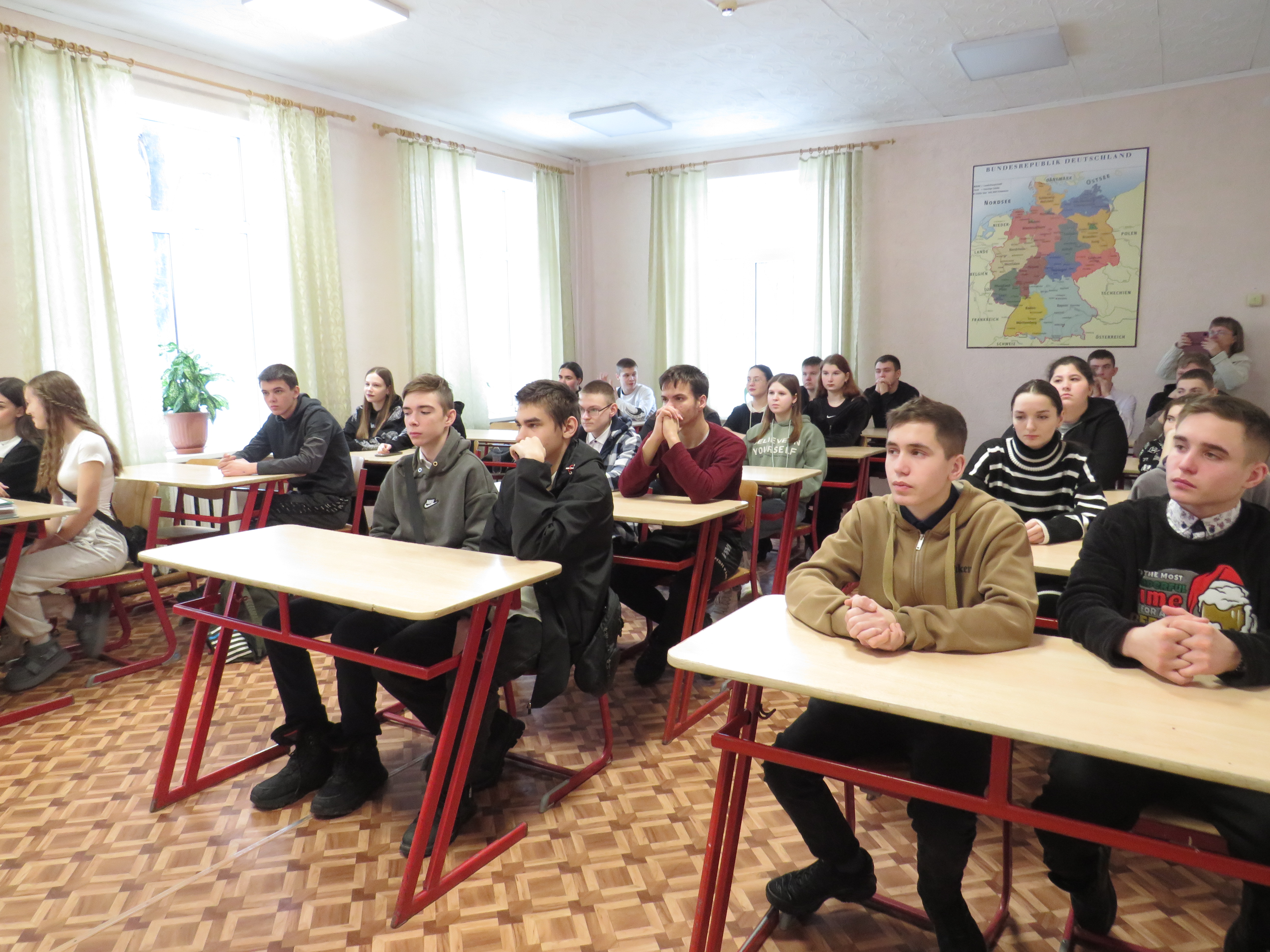 В Базарном Карабулаке в рамках Всероссийской акции «Студенческий десант» полицейские провели урок профориентации