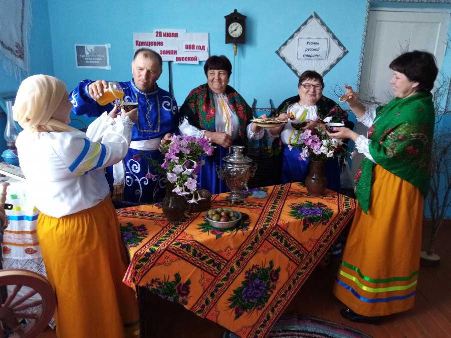 Пришёл медовый спас - держи рукавички про запас