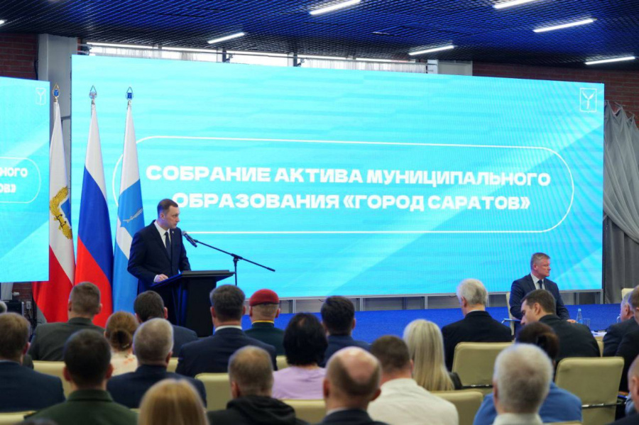 В ходе выступления на активе Саратова губернатор Роман Бусаргин затронул тему перехода общественного транспорта на брутто-контракты