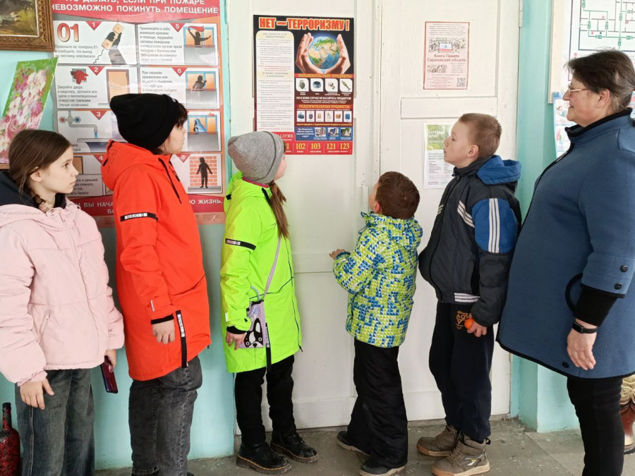 Заведующая Ключевского СДК с целью профилактики совершения террористических актов провела беседу для детей "Терроризм - угроза обществу"