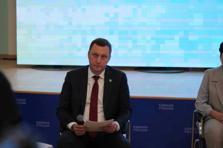 Губернатор Саратовской области Роман Бусаргин 23 ноября избран секретарем регионального отделения партии «Единая Россия»