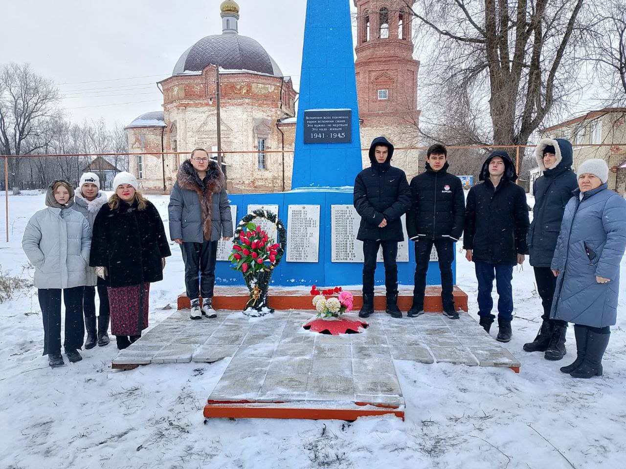 Во всех сёлах Максимовского муниципального образования прошли акции возложения цветов к памятникам в честь Дня памяти о россиянах, исполнявших свой долг за пределами Отечества