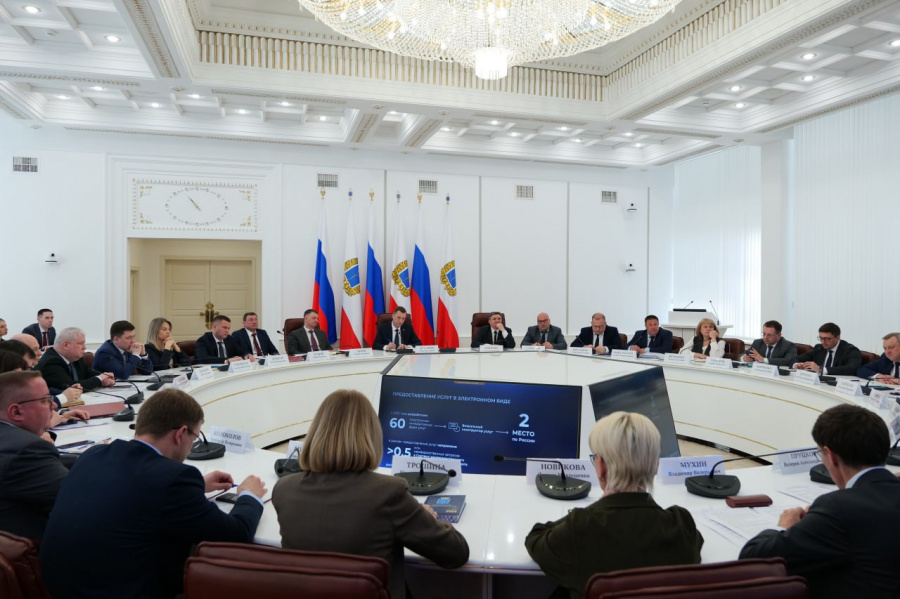 Губернатор Роман Бусаргин провел постоянно действующее совещание с участием зампредов и министров Правительства области, а также глав районов
