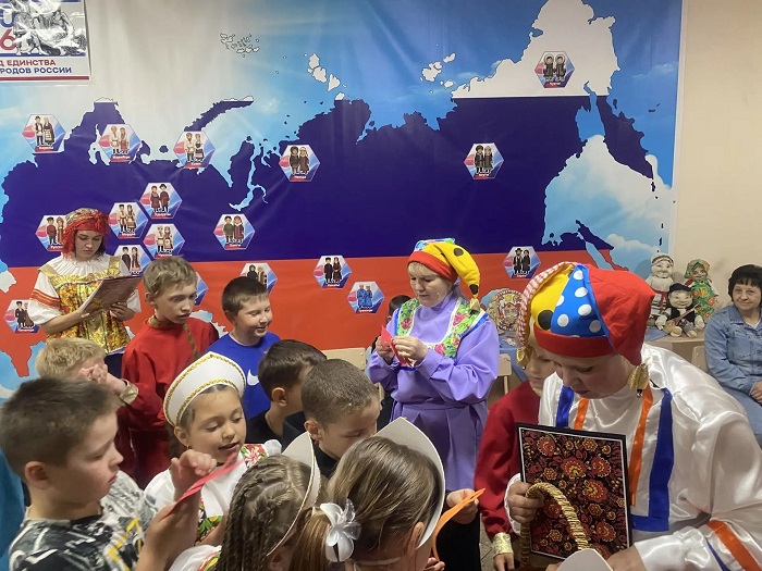 «Радуга талантов»                                                                                                                    Познавательно-игровая программа