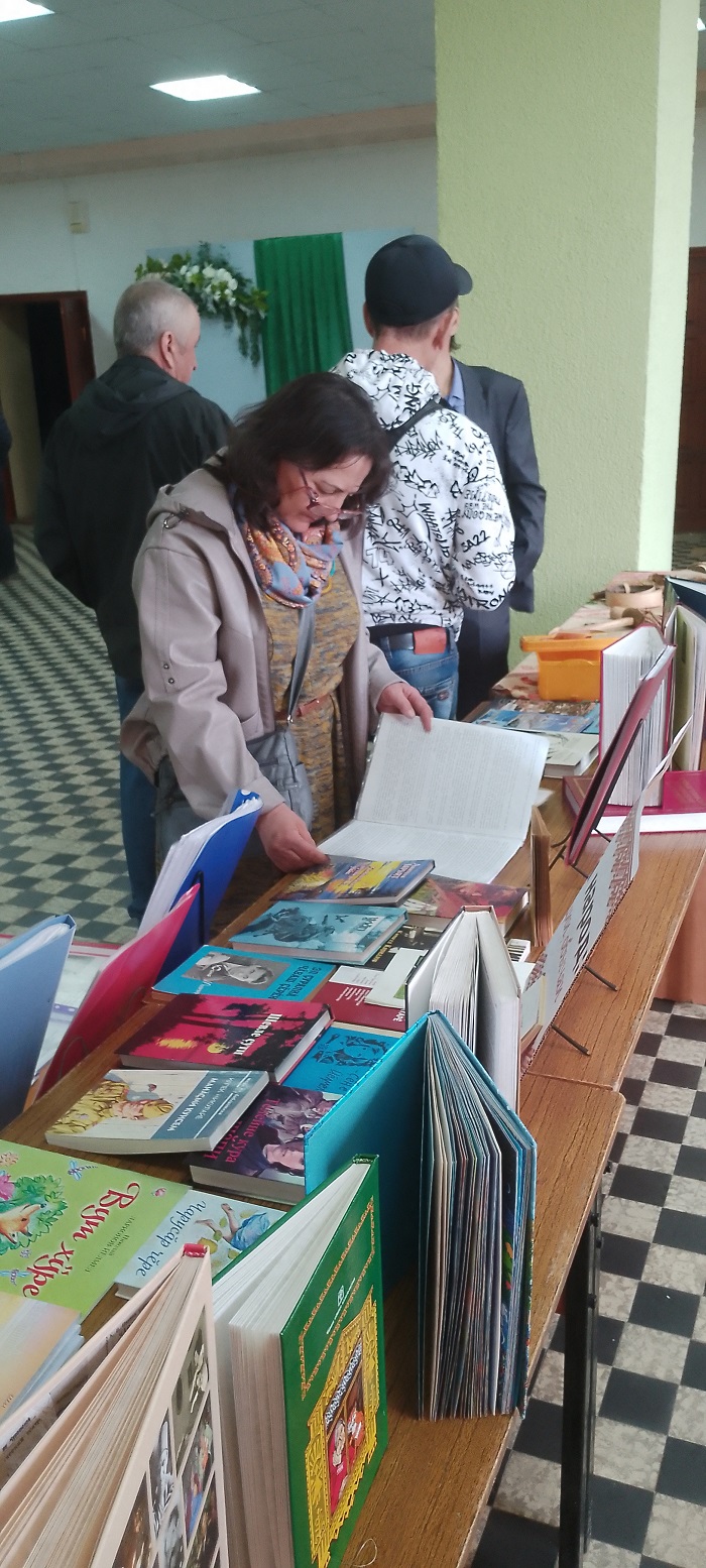 «Чувашский народ: культура, традиции, обычаи»                                                     Книжно-предметная выставка