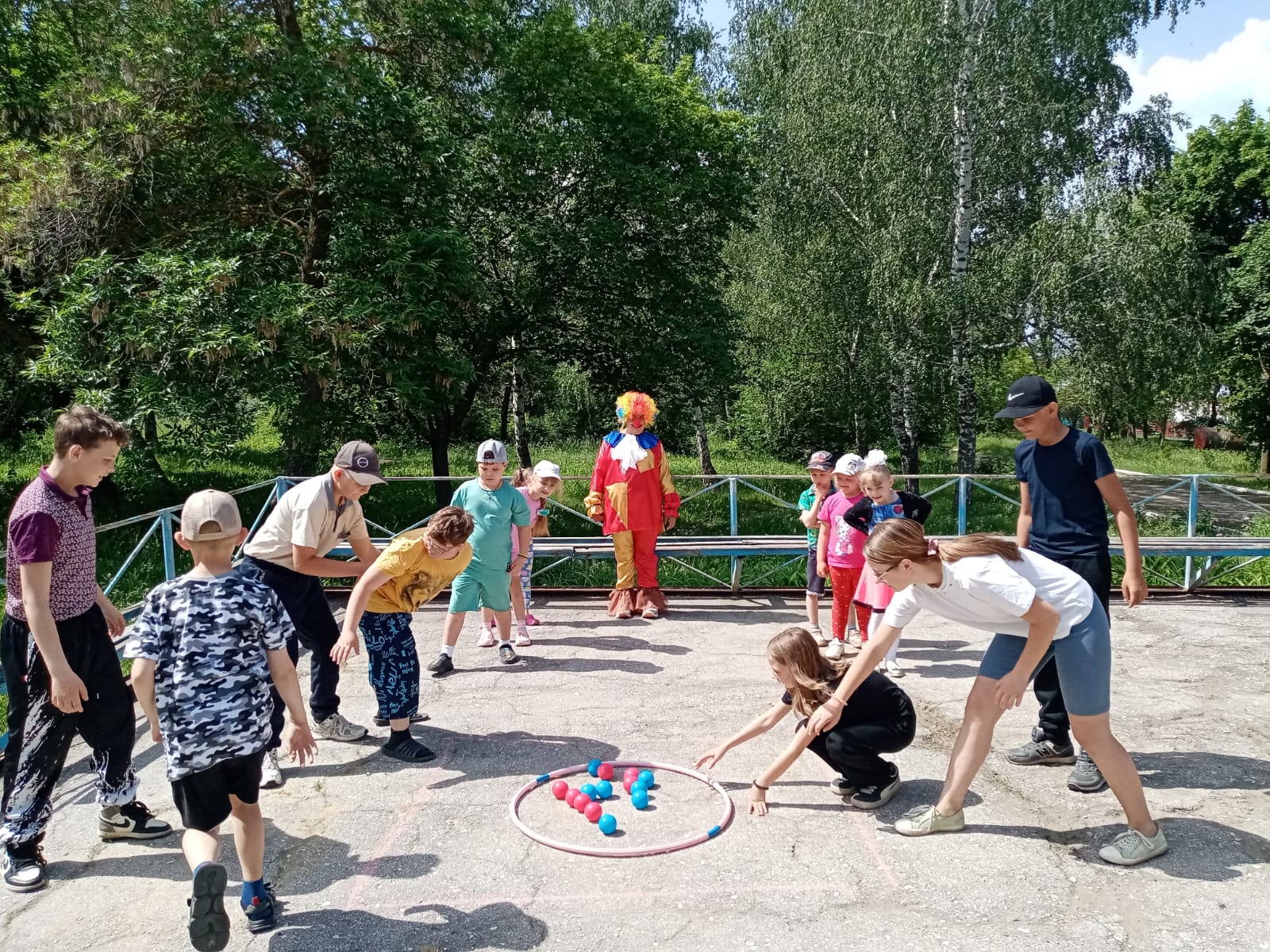                       «Пусть детство звонкое смеётся»              