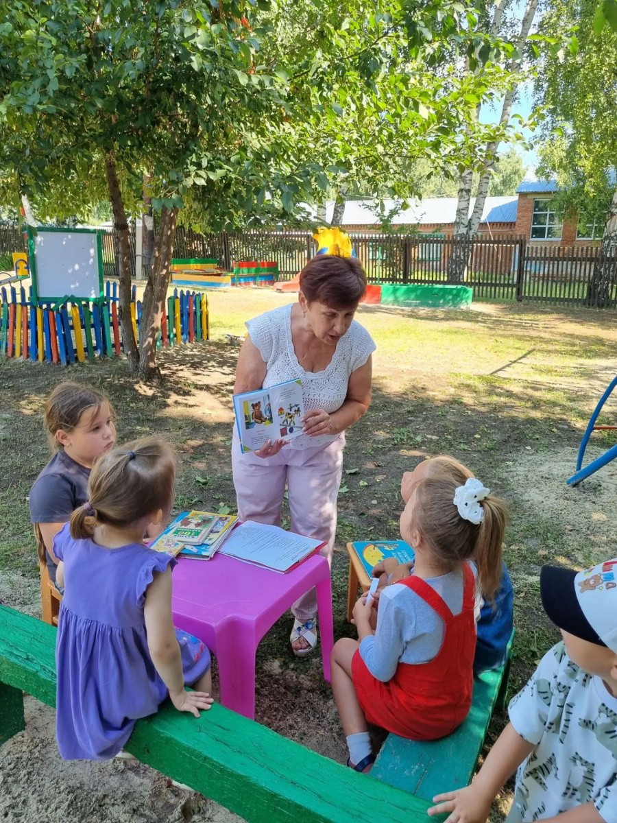 «Лето в книжной компании» Читальный зал на свежем воздухе