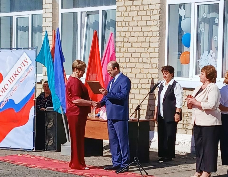 Начальник отдела сельского хозяйства М.С. Сулюкин принял участие в торжественной линейке в Хватовской школе
