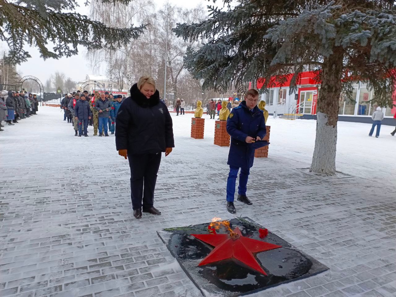 Сегодня, в День защитников Отчества, в Базарном Карабулаке прошёл митинг,