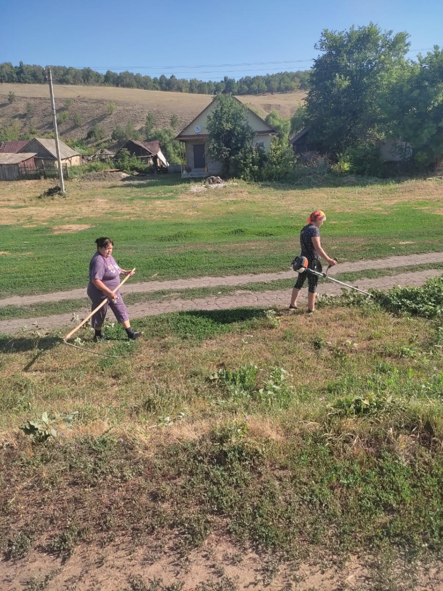 В целях благоустройства муниципального образования и обеспечения пожарной безопасности на его территории администрация Шняевского МО организовала покос сухой травы