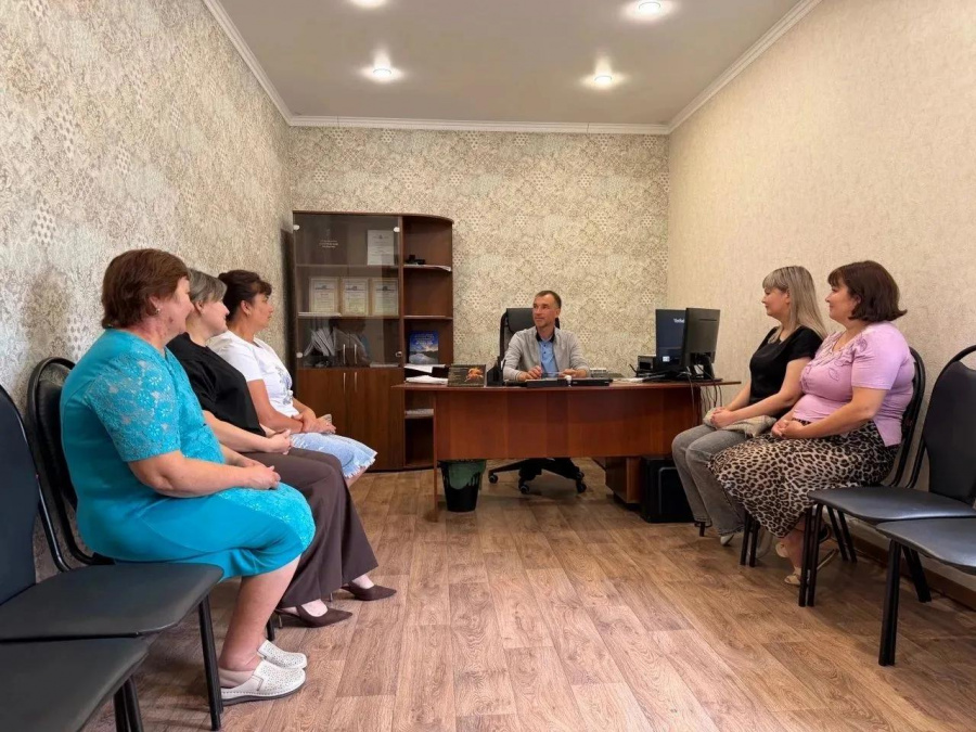 Глава администрации Яковлевского муниципального образования Ринат Тугушев провёл очередное заседание постоянно действующего совещания