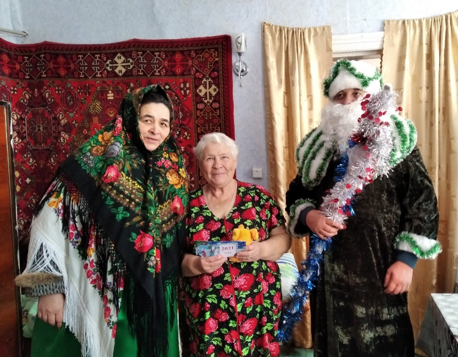 Свободинский СК  Акция «Сказка входит в каждый дом» (поздравление пенсионеров на дому)