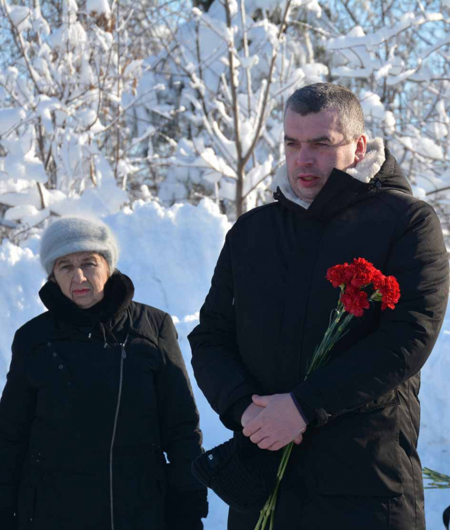 Первый заместитель главы администрации района Алексей Ганин принял участие в церемонии прощания с участником специальной военной операции Русланом Калмыковым